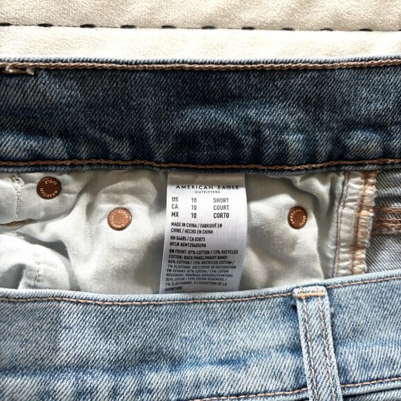 American Eagle AE Ex-Boyfriend High Rise Jeans Sz 10 Short Light Wash Strigid De - Picture 8 of 9